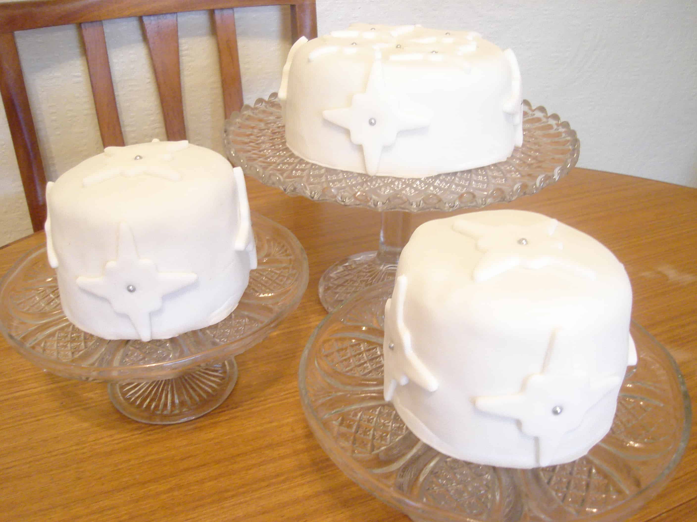 Decorated christmas cakes with white fondant icing