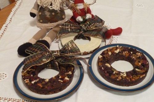 No bake Festive chocolate tiffin wreath