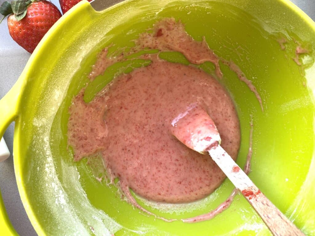Fresh Strawberry Icing in a green bowl