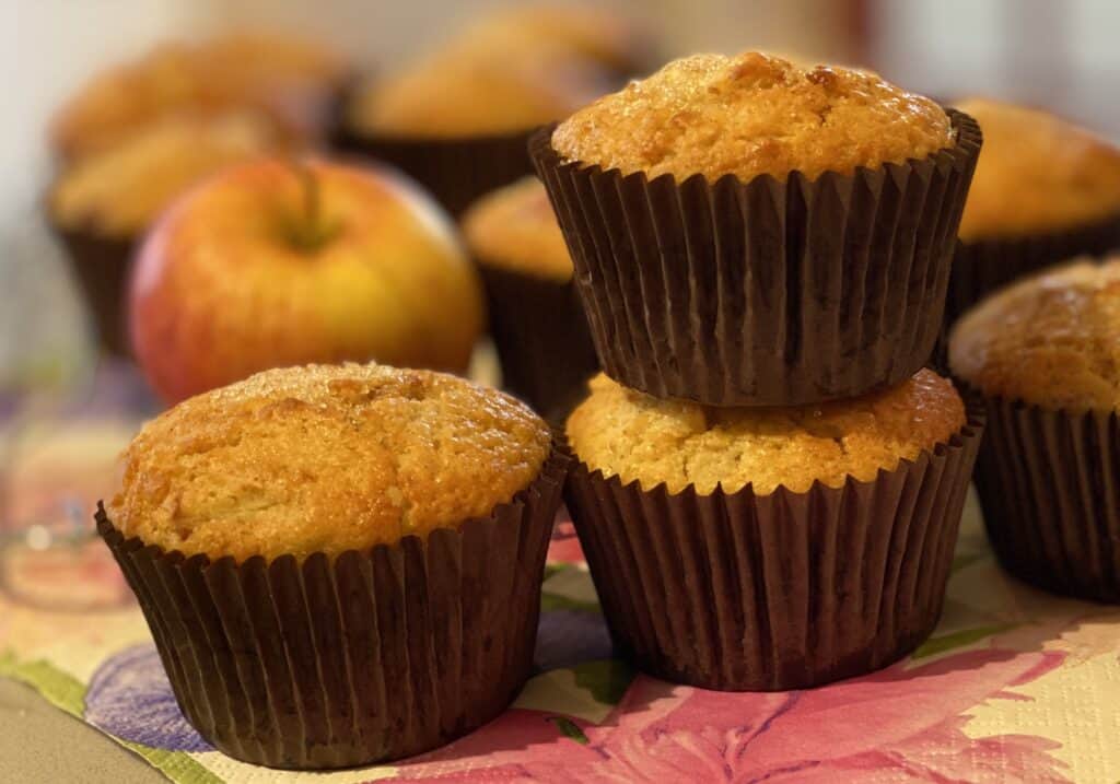 muffins and a red apple.