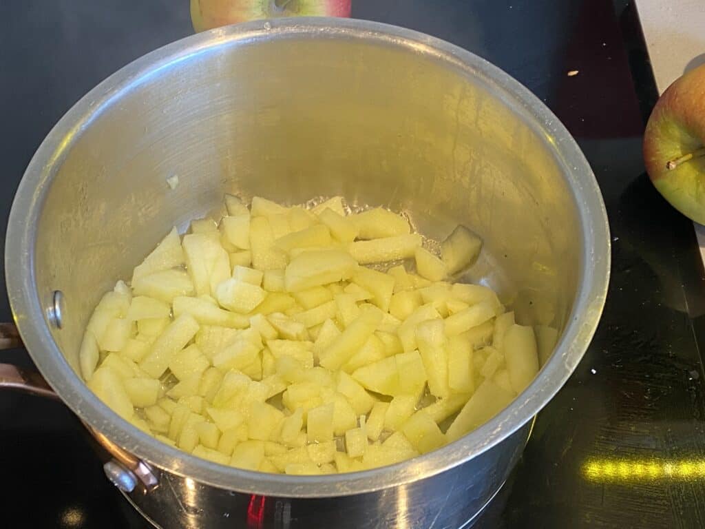 Pan with chunks of cooked apples