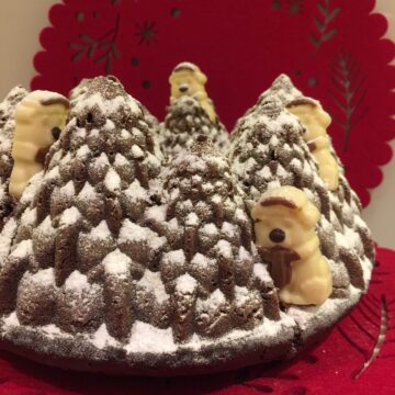 Bundt Cake with chite chocolate snowmen as decorations