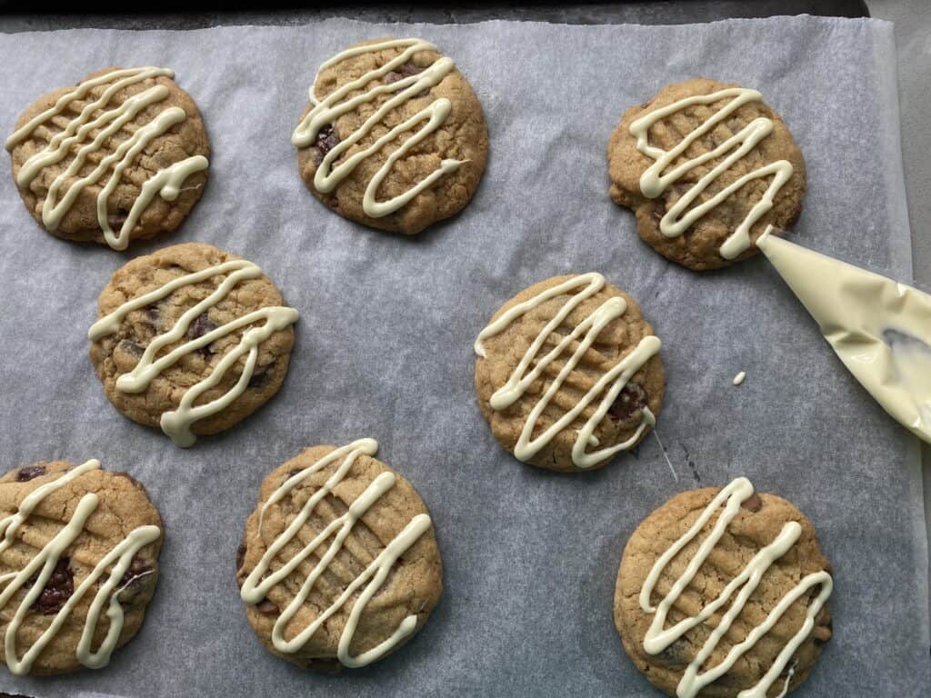 Piping chocolate on cookies