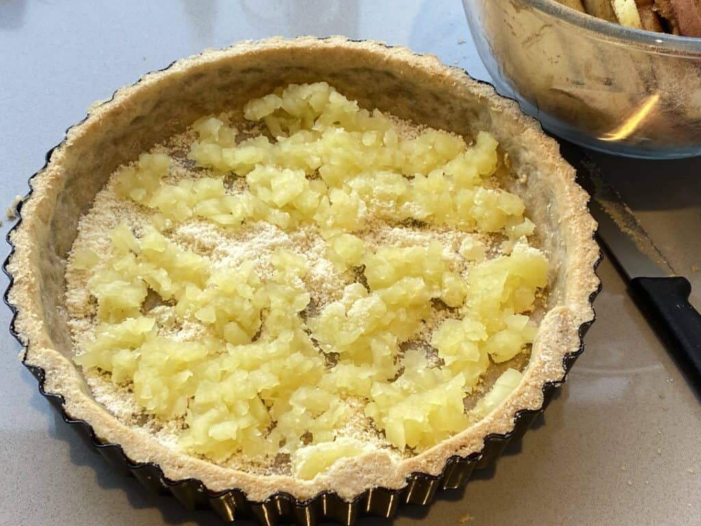 Pastry tart with a ground almond and stewed apple base